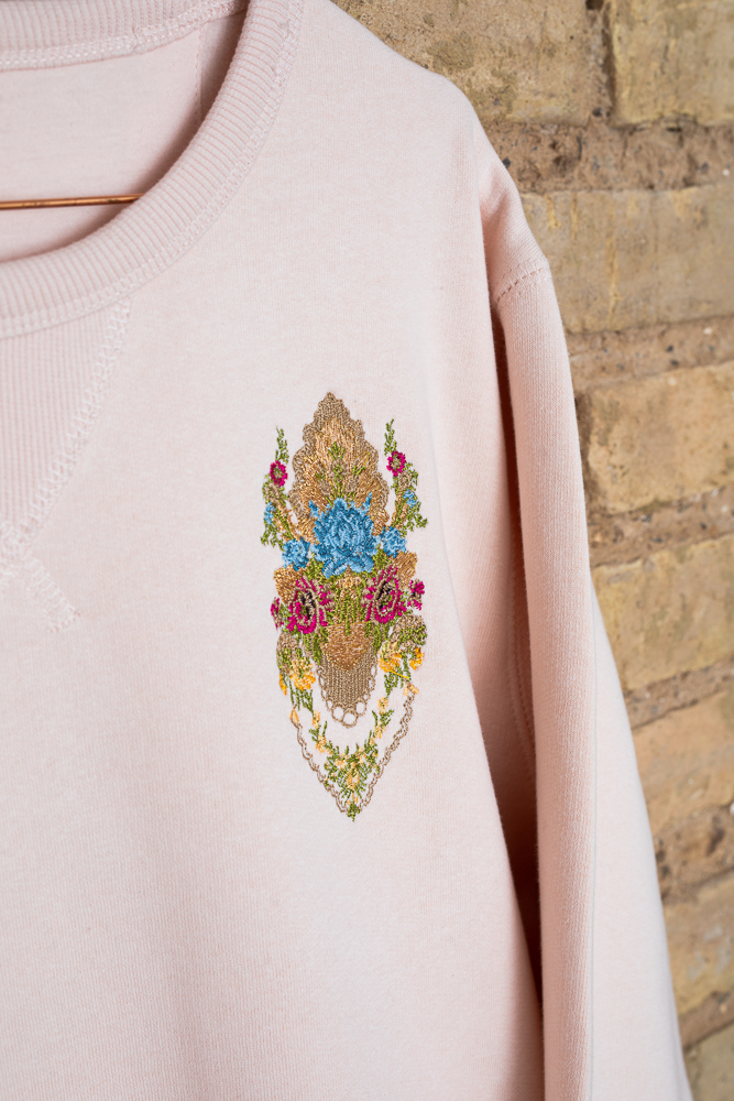 Sudadera de mujer bordada espolín Reina rosa